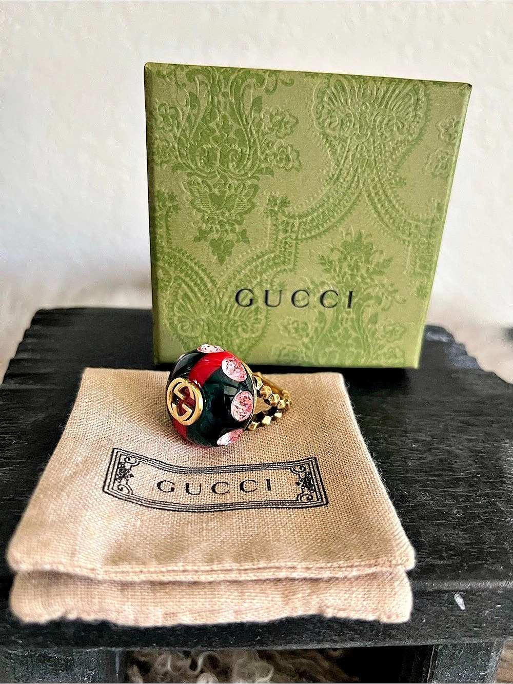 Gucci Sylvie Crystal Resin Web Ring Black & Red New Size Medium. Authentic